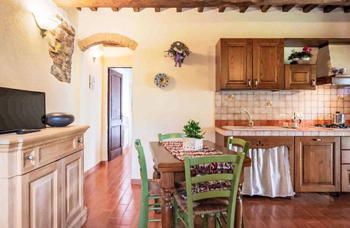 Massa Marittima Apartment | Cosy apartment for 4 guests with pool, WIFI, TV and patio