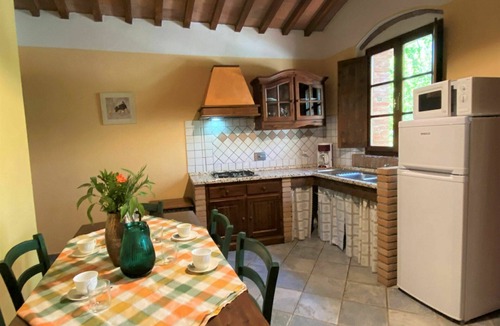 Riparbella Apartment | Cosy apartment for 5 guests with WIFI, A/C, pool, TV and patio