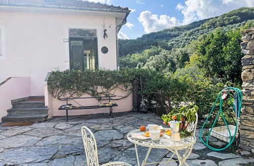 Valloria Apartment | Cosy apartment for 6 guests with WIFI, TV, terrace and pets allowed