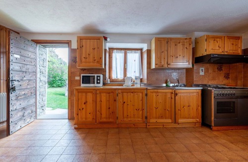 Sarre Apartment | Cosy apartment for 5 people with TV and pets allowed, close to Aosta