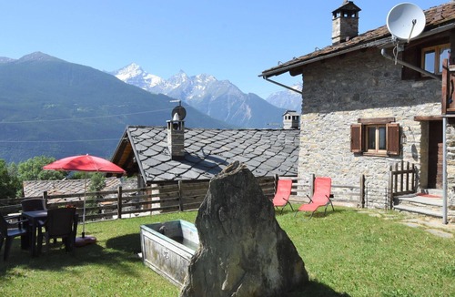 Sarre Apartment | Cosy apartment for 5 people with TV and pets allowed, close to Aosta