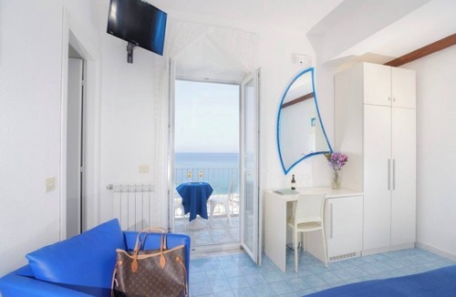 Forio Bed & Breakfast | Cosy hotel by the sea where pets are allowed.
