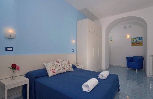 Forio Bed & Breakfast | Cosy hotel by the sea where pets are allowed.
