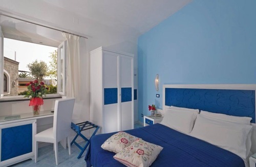 Forio Bed & Breakfast | Cosy hotel by the sea where pets are allowed.