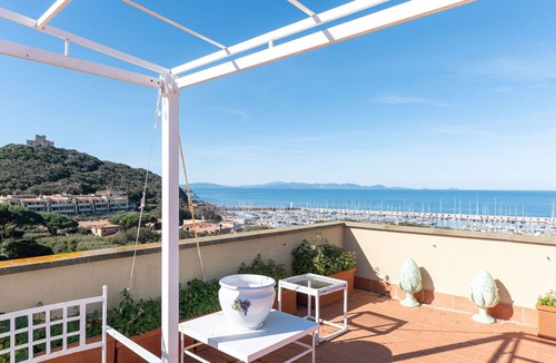 Punta Ala Apartment | Cosy apartment for 4 guests with WIFI, A/C, TV, terrace and pets allowed