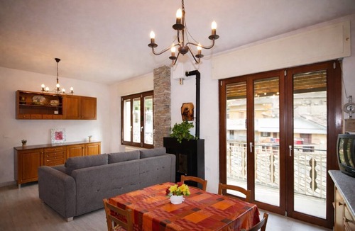 Roure Apartment | Cosy mountain apartment. 15km km from the VoieLactée ski area,