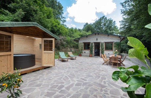Onano Cottage | Cottage in the Castle of Santa Cristina with pool