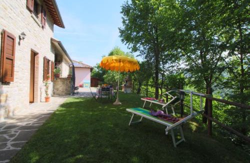 Apecchio House | Country Cottage in Marche with Swimming Pool