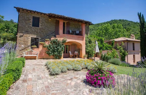 Assisi Villa | Country Holiday Apartment in Villa, Swimming Pool, Wifi