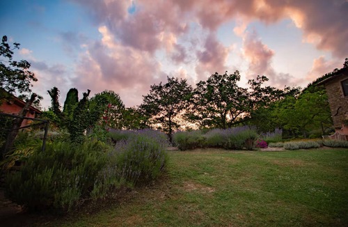 Assisi Villa | Country Holiday Apartment in Villa, Swimming Pool, Wifi