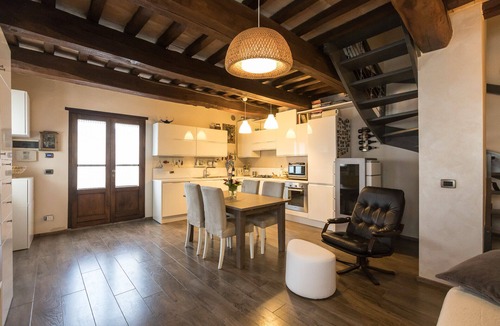 Montone House | Country House in Umbria Montone , 20 min drive from Perugia airport