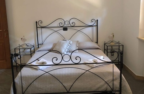 Ponzano di Fermo Other | Country house with four double bedrooms and one twin