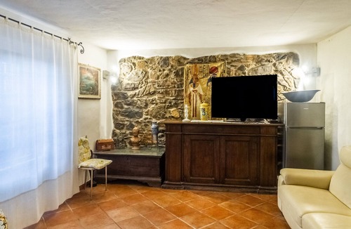 Tatti House | Country House 'La Casa Del Pino' with Mountain View, Private Garden and Wi-Fi