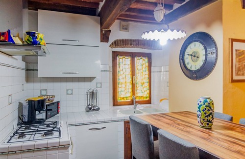 Tatti House | Country House 'La Casa Del Pino' with Mountain View, Private Garden and Wi-Fi