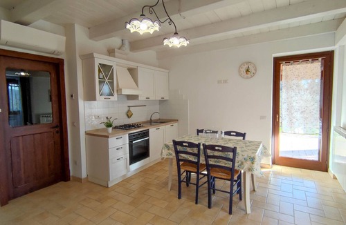 Tolentino House | Country house with pool and superb views over Lake