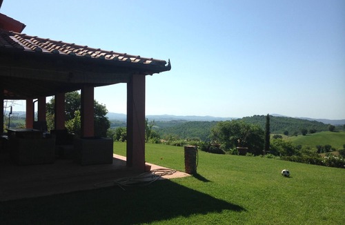 Magliano in Toscana Villa | Country villa with pool, wifi & stunning views. Golf, cycling, boating, kiting.
