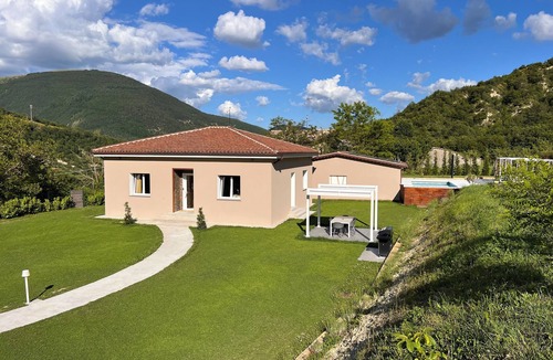 Piobbico Villa | Country villa with pool, pets allowed