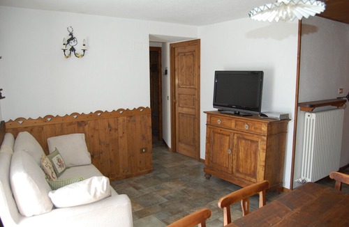 Dolonne House | Courmayeur house with view, apartment with balcony
