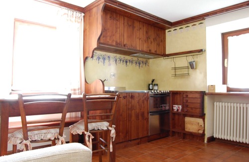 Dolonne House | Courmayeur house with a view, two-room apartment with a small garden