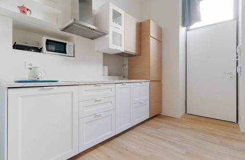 Central Station Apartment | Cozy 38m2 apartment, perfect for 4 people, located on the ground floor of a typical building.The accommodation is located in a strategic position, a stone's throw from the Central Station and the M1 Lima metro, allowing you to easily move around the ci