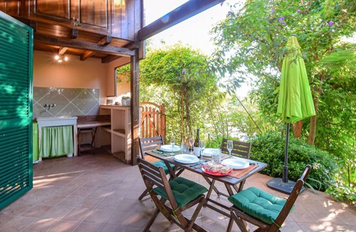 Magliano in Toscana Apartment | Cozy apartment in Magliano in Toscana with WiFi