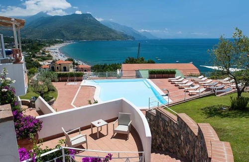 Villammare House | Cozy Apartment Near Sea in Villammare Italy