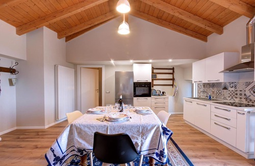 Bee House | Cozy home in Albagnano di Bee with house sea view