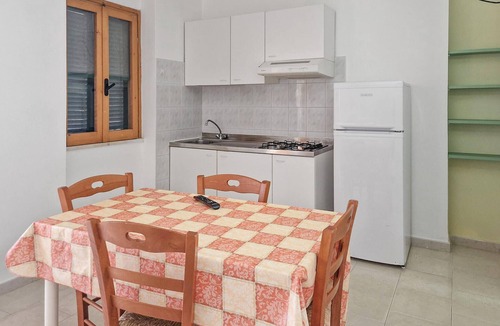 Vieste House | Cozy home in Vieste with outdoor swimming pool