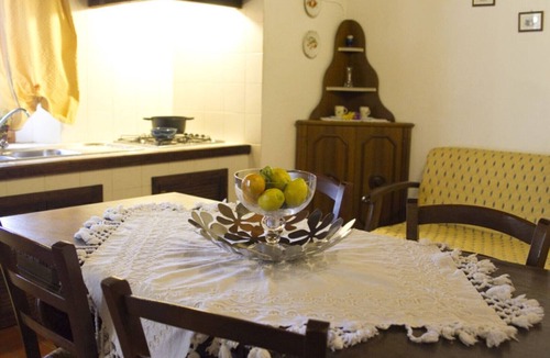 Castelnuovo di Val di Cecina Apartment | Cozy apartment in a beautiful vacation farm