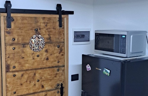 Fontainemore House | Cozy mountain chalet, with private fenced garden, pets allowed!