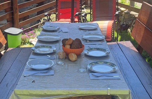 Fontainemore House | Cozy mountain chalet, with private fenced garden, pets allowed!