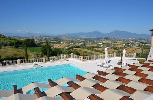 Tortoreto Apartment | Cozy resort with rooms and apartments equipped with all comforts.