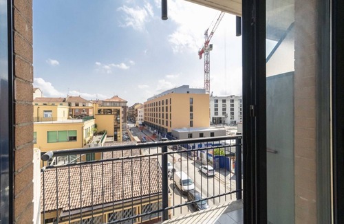 Cenisia Apartment | Cozy studio of 40 sqm, able to accommodate up to 3 people, located on the third floor of a building with elevator. The accommodation is located in a quiet and strategic area, outside the Turin ZTL. The area is well connected by public transport, in about