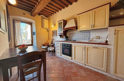 Poggiarello Apartment | Cozy Tuscan Apartment Villa in Private Vineyard Estate