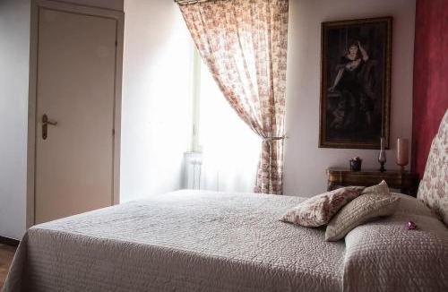 Rione III Colonna Apartment | CRISPI DELUXE 2 bedroom