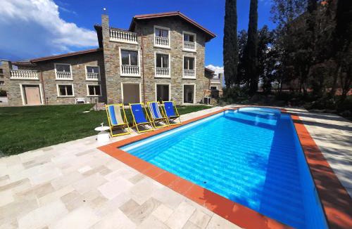 Grosseto Apartment | Da Ilaria primo piano di villa con piscina e parcheggio