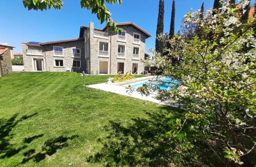 Grosseto Apartment | Da Ilaria primo piano di villa con piscina e parcheggio
