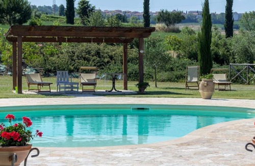 Mondavio Villa | Dancing Flower Villa with Jacuzzi and Gazebo