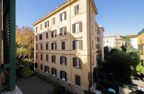 Trastevere Apartment | Dandolo In Trastevere, Splendid, Spacious And Bright 3 Br Apartment By Halldis