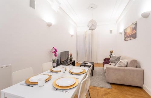 Rione VI Parione Apartment | Daplace - Matilde Apartment