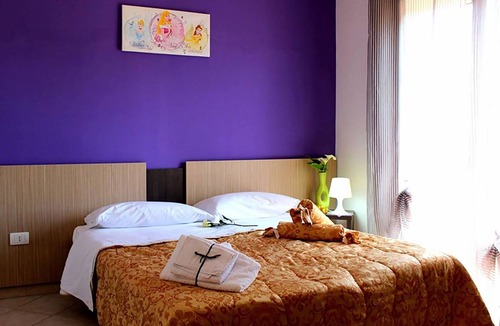 Laura House | Delightful Apartment in Paestum with Swimming Pool
