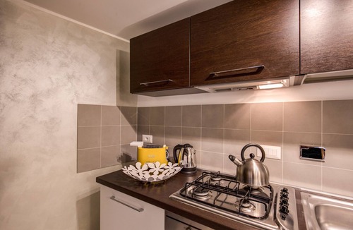 Rione III Colonna House | Deluxe Apartment with Balcony - Split Level - at the Spanish Steps