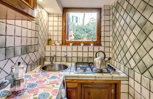 Rione III Colonna House | Deluxe Apartment with Patio - Split Level - at the Spanish Steps