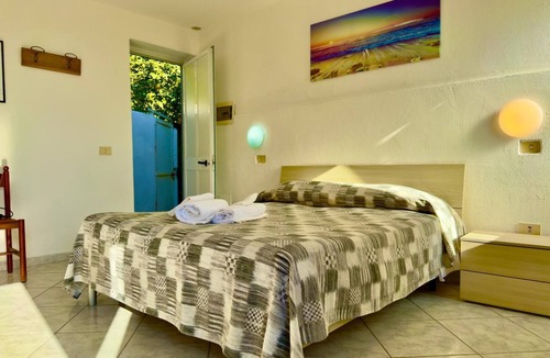 Casamicciola Terme Hostel | Deluxe Double Room with sea view