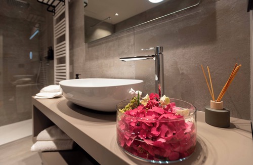 Castagnito Bed & Breakfast | Deluxe Room 102, with balcony - Relais PQlin & Winery.