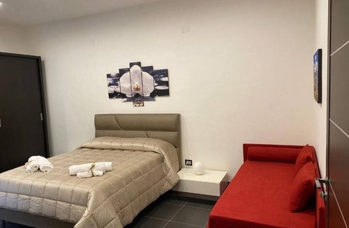 Naples City Centre Bed & Breakfast | Deluxe Room at Sofia and the City of Wonders