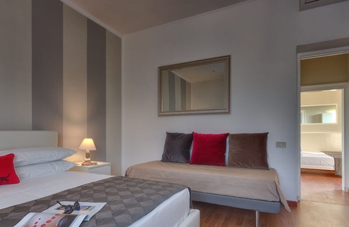 Rione III Colonna House | Deluxe Two Bedroom Penthouse 120mqs + terrace