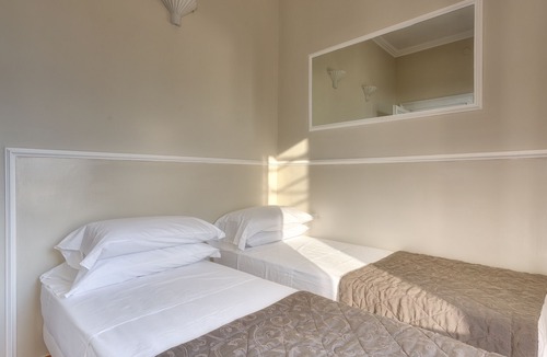 Rione III Colonna House | Deluxe Two Bedroom Penthouse 120mqs + terrace
