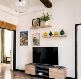 Pre Apartment | Designer 2 bedroom-AC apartment in the Center of Genoa