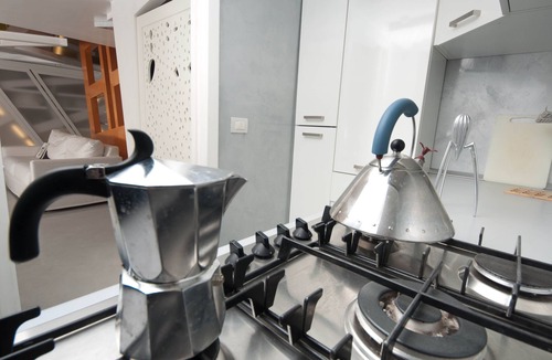 Rione V Ponte Apartment | Designer apartment in Piazza Navona